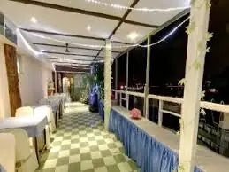 MG Road Kochi hotel evening for Kochi outcall