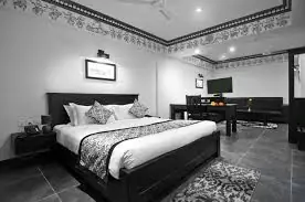 Fatehgunj hotel evening for Vadodara outcall