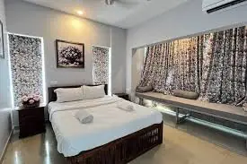 Old Manali Escorts near Cafes in Manali