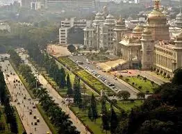 Adajan hotel evening for Surat outcall
